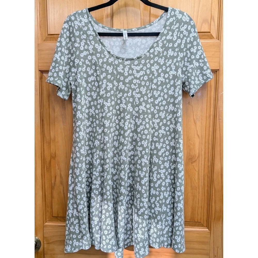 Emerald Sage Green Short Sleeve Floral Swing Dress